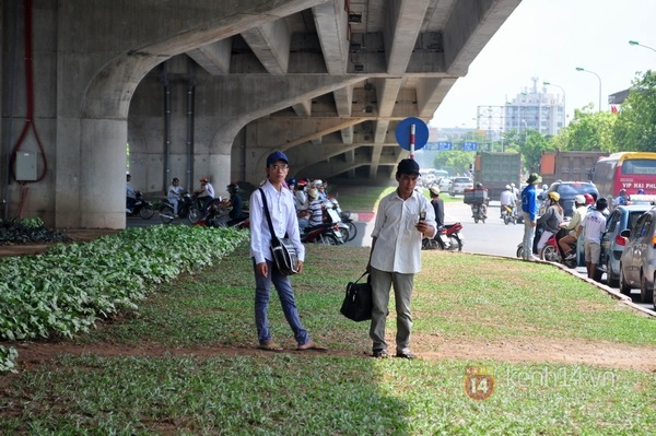 Sĩ tử vội vàng về quê sau khi kết thúc kỳ thi đại học đợt 1 19