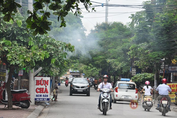 Những con phố bị hun khói giữa Hà Nội 1