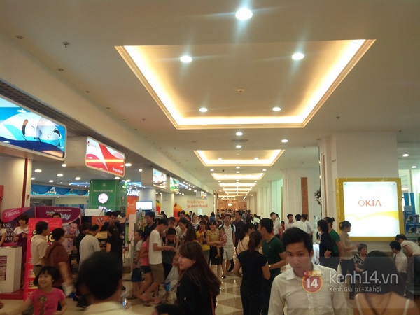 Người Hà Nội chen chân tại TT thương mại, vui chơi dưới lòng đất lớn nhất châu Á 2
