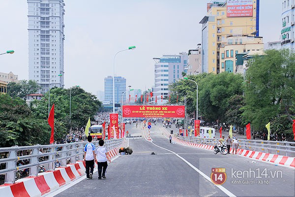 Cận cảnh cầu vượt nhẹ đẹp nhất Hà Nội một ngày trước khi thông xe 11