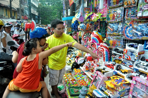 Trẻ em H&agrave; Nội h&aacute;o hức đ&oacute;n Tết Trung thu 10