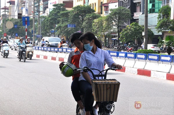 Hà Nội: Học sinh cấp 3 tấp nập đi xe đạp điện không đội mũ bảo hiểm 5