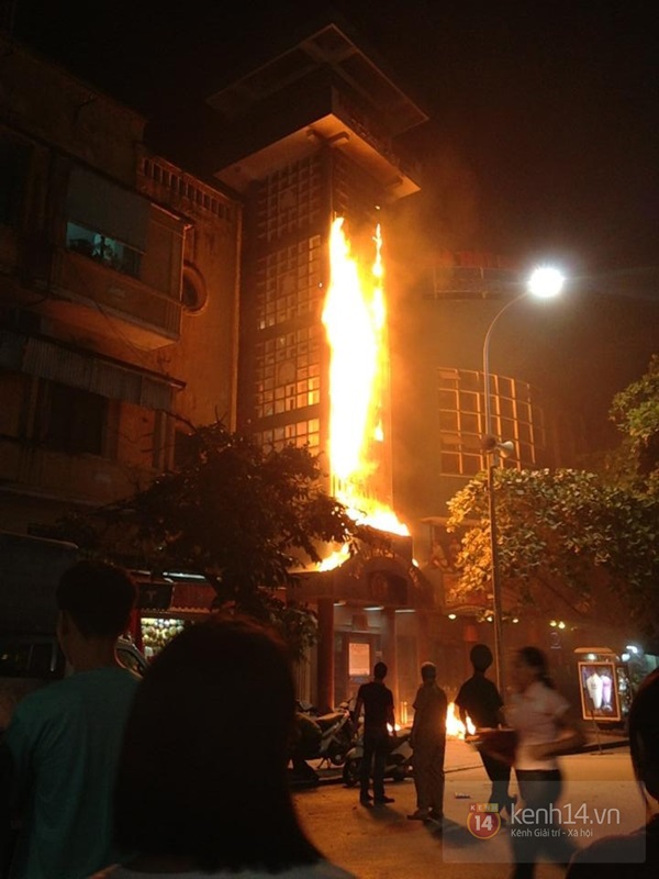 Cháy lớn ở nhà hát múa rối ngay trung tâm Hà Nội 3