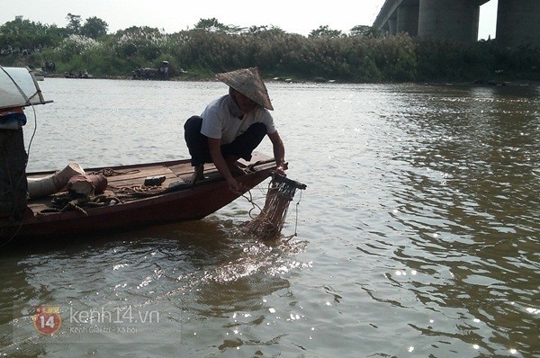 "Mỗi lần cứu hộ chạm vào vật cản nào đó, chúng tôi cứ ngỡ là đã tìm thấy chị Huyền..." 7