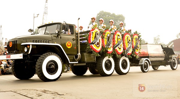 Đồng bào hô vang "Đại tướng Võ Nguyên Giáp muôn năm" trong ngày tiễn biệt 2