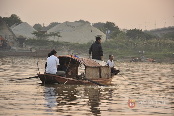 "Mỗi lần cứu hộ chạm vào vật cản nào đó, chúng tôi cứ ngỡ là đã tìm thấy chị Huyền..." 8