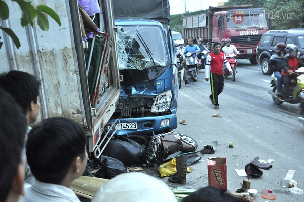 Hà Nội: Xe tải mất lái đâm 2 phụ nữ tử vong 5