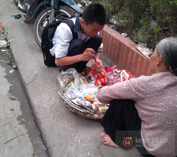 Coca tí hon, "thịt hổ" không rõ xuất xứ bán tràn lan tại trường tiểu học ở Hà Nội 11