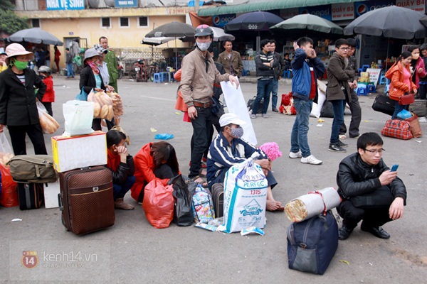Người dân hối hả rời Hà Nội về quê đón Tết 6