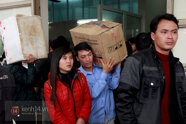 Người dân hối hả rời Hà Nội về quê đón Tết 18