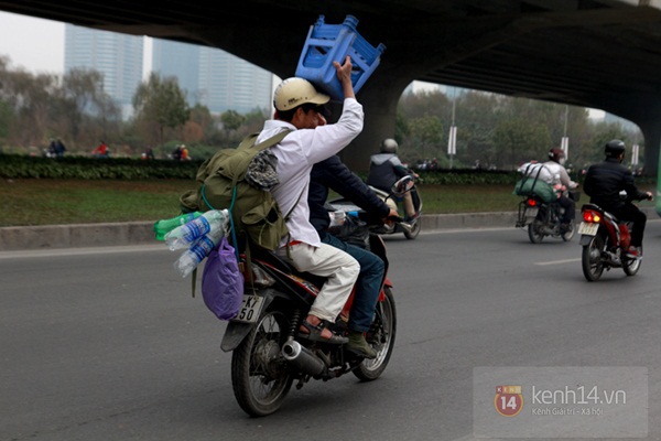 Người dân hối hả rời Hà Nội về quê đón Tết 19