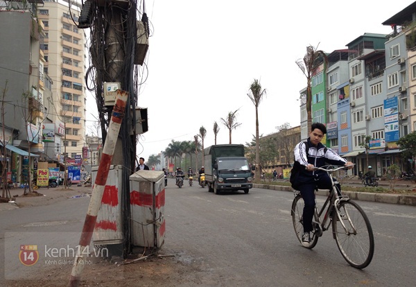 "Tuyến phố cột điện" k&igrave; dị ở H&agrave; Nội 4