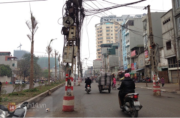 "Tuyến phố cột điện" k&igrave; dị ở H&agrave; Nội 7