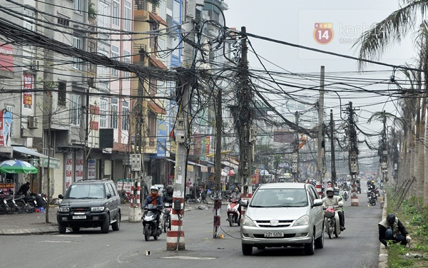 "Tuyến phố cột điện" kì dị ở Hà Nội 10