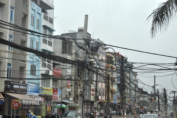 "Tuyến phố cột điện" k&igrave; dị ở H&agrave; Nội 12