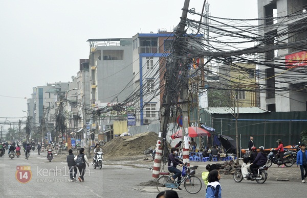 "Tuyến phố cột điện" kì dị ở Hà Nội 17