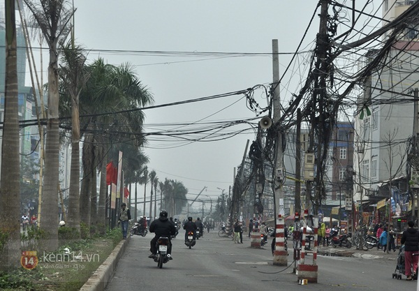 "Tuyến phố cột điện" k&igrave; dị ở H&agrave; Nội 19