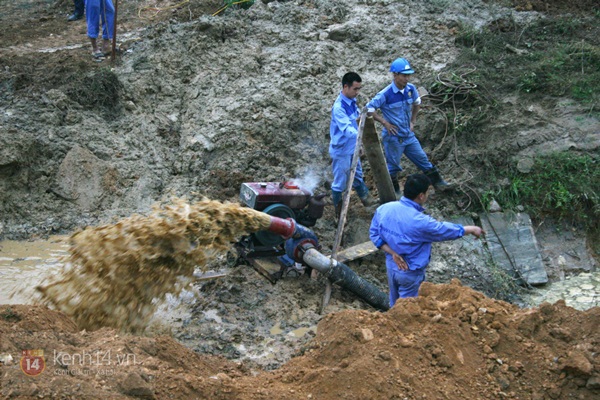Vỡ đường ống dẫn nước, hàng nghìn hộ dân Hà Nội mất nước 1