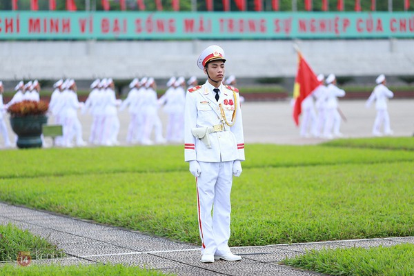 Xúc động lễ chào cờ ở Quảng trường Ba Đình trong ngày Sinh nhật Bác 16