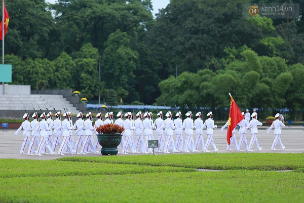 Xúc động lễ chào cờ ở Quảng trường Ba Đình trong ngày Sinh nhật Bác 17