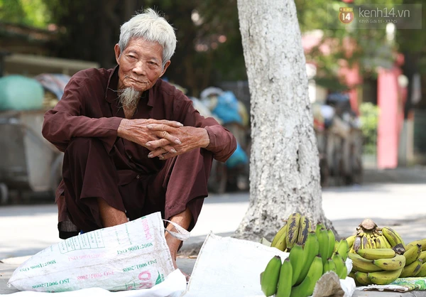 Cụ ông 86 tuổi và 20 năm chân trần đạp xe bán rong trên phố Hà Nội 1