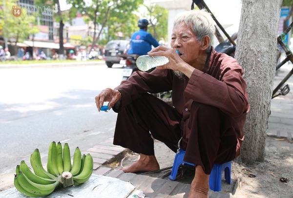 Cụ ông 86 tuổi và 20 năm chân trần đạp xe bán rong trên phố Hà Nội 14