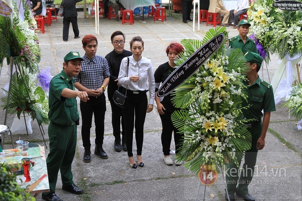 Đông đảo nghệ sĩ đến viếng đám tang nhà văn Nguyễn Quang Sáng 14