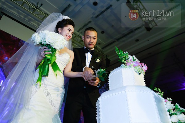 Quỳnh Nga diện đồ gợi cảm, biểu diễn bốc lửa trong lễ cưới 8
