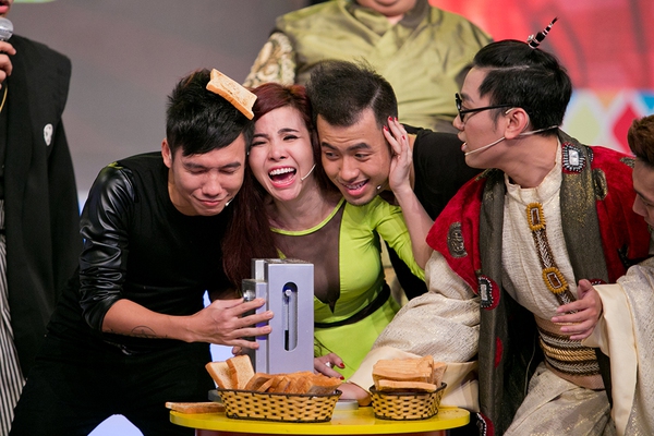 Hồ Quang Hiếu biểu cảm "khó đỡ" khi bị thử thách trong gameshow 6