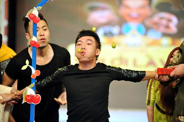 Hồ Quang Hiếu biểu cảm "khó đỡ" khi bị thử thách trong gameshow 20