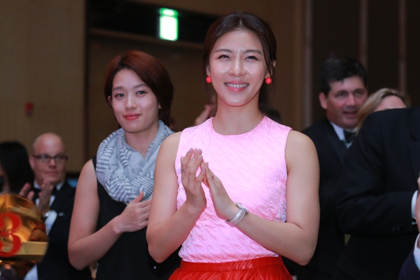 "Hoàng hậu Ki" Ha Ji Won đọ sắc cùng hoa hậu Thu Thảo trong sự kiện 6