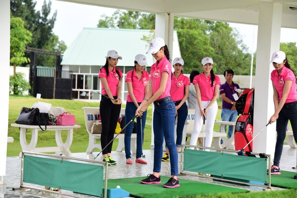 Ngắm thí sinh Hoa hậu Việt Nam xinh đẹp rạng rỡ trên sân golf 5