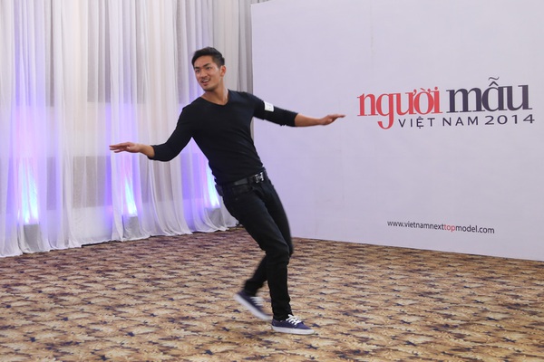 Next Top Model: Nam Trung liên tục "công kích" thí sinh từ tập đầu 15