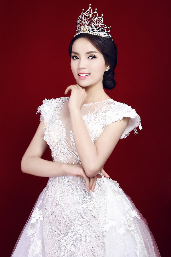 Ngắm nhan sắc lộng lẫy của Hoa hậu Kỳ Duyên với váy dạ hội 9