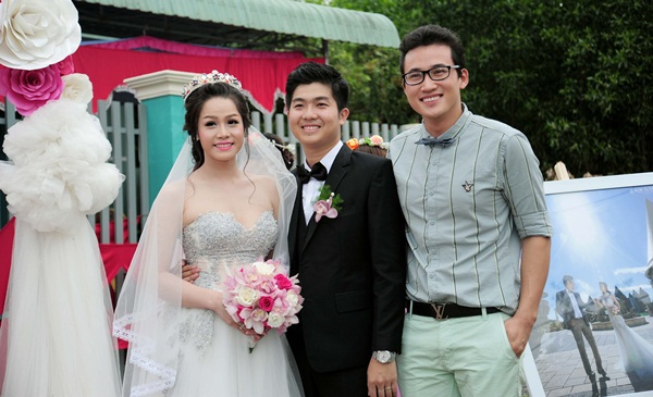 Nhật Kim Anh thay 3 bộ v&aacute;y ho&agrave;nh tr&aacute;ng trong ng&agrave;y cưới 10