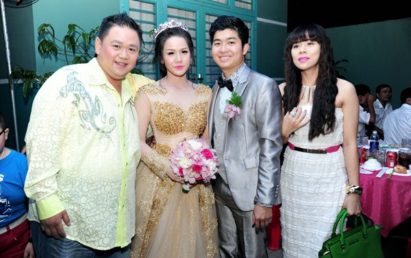 Nhật Kim Anh thay 3 bộ váy hoành tráng trong ngày cưới 30