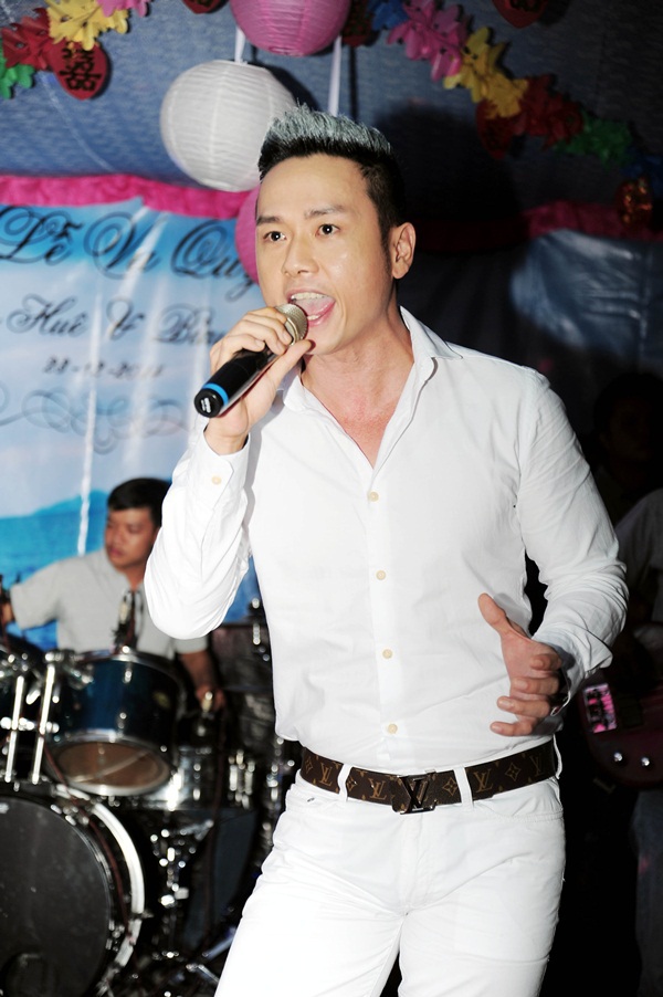 Nhật Kim Anh thay 3 bộ v&aacute;y ho&agrave;nh tr&aacute;ng trong ng&agrave;y cưới 33