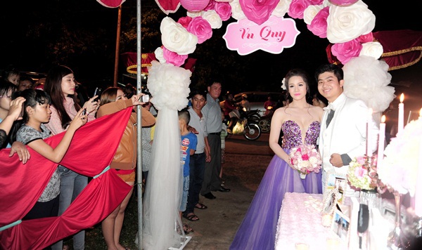 Nhật Kim Anh thay 3 bộ v&aacute;y ho&agrave;nh tr&aacute;ng trong ng&agrave;y cưới 38