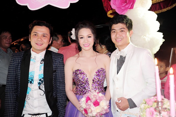 Nhật Kim Anh thay 3 bộ v&aacute;y ho&agrave;nh tr&aacute;ng trong ng&agrave;y cưới 39