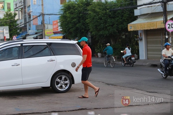 Thủy Tiên liên tục che mặt khi rời khỏi nhà ở Kiên Giang 8