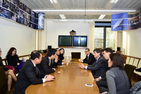 Mr. Đ&agrave;m, Ngọc Thanh T&acirc;m thử l&agrave;m MC tr&ecirc;n truyền h&igrave;nh quốc gia Italy 1