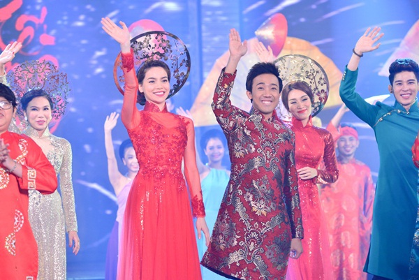 Dàn sao Việt rạng rỡ diễn thời trang áo dài đón Xuân 13