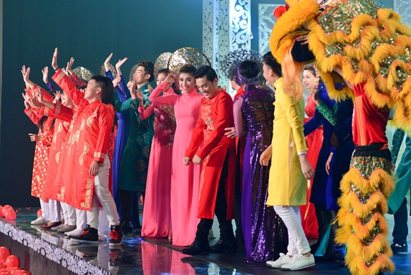 Dàn sao Việt rạng rỡ diễn thời trang áo dài đón Xuân 16