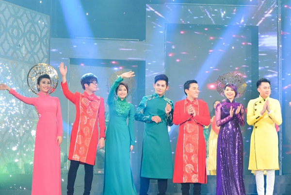 Dàn sao Việt rạng rỡ diễn thời trang áo dài đón Xuân 17