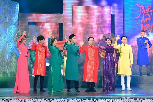 Dàn sao Việt rạng rỡ diễn thời trang áo dài đón Xuân 18