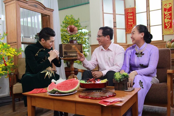 Noo Phước Thịnh tranh thủ chạy show để về nhà đón Giao thừa 3