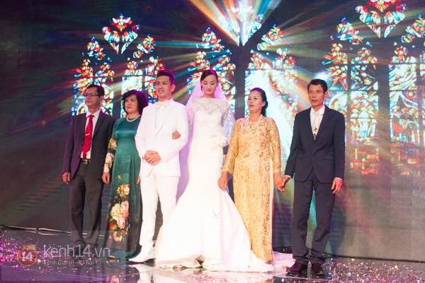 Sân khấu đẹp như mơ trong đám cưới tại Sài Gòn của Lê Thúy và Khải An 10