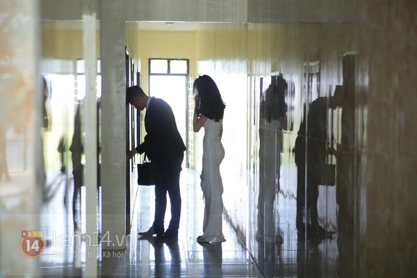 Công Vinh nắm chặt tay Thủy Tiên không rời trong đám cưới đầu tiên của năm 2015 6