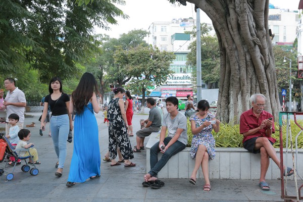 Ch&ugrave;m ảnh: Th&iacute;ch th&uacute; khi H&agrave; Nội trải qua đủ 4 m&ugrave;a trong một ng&agrave;y 1