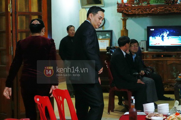 Kh&aacute;nh Chi c&ugrave;ng chồng về dự đ&aacute;m cưới anh trai C&ocirc;ng Vinh 5